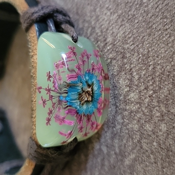 3/$30 Leather Macrame Floral Resin Slide Bracelet - Picture 3 of 6